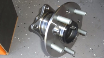 Toyota Avalon wheel hub