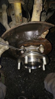 Toyota Sequoia wheel hub